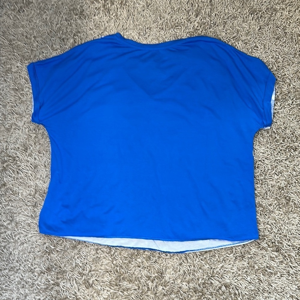 Disney Blue&White Mickey Mouse Women’s Short Sleeve Summer Vneck Shirt Sz XLG - Picture 9 of 9